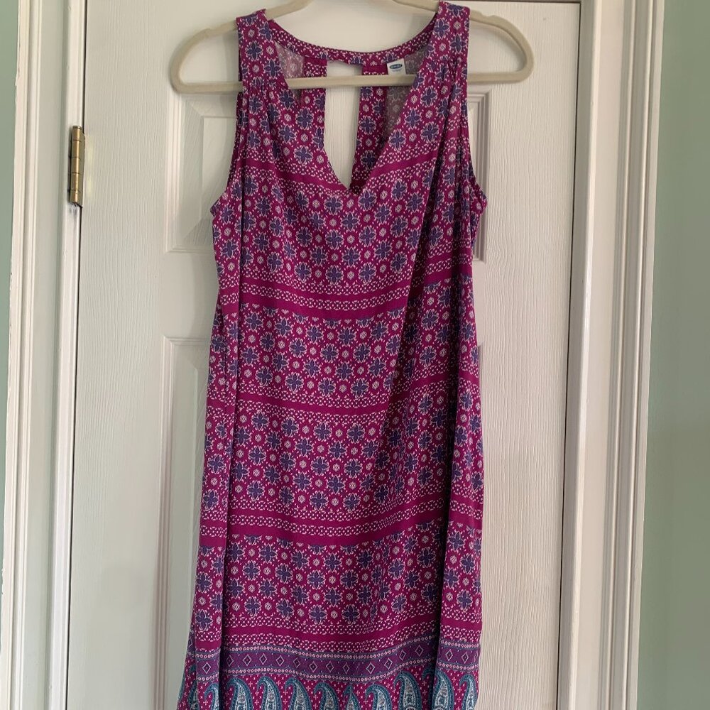 Old Navy Dress Size M Vneck with a cute V in back